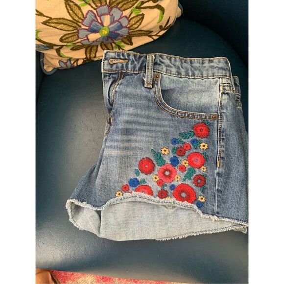 Gap Junior Jean Shorts Denim Boyfriend Short Embroidered Flowers Mid Rise - Picture 6 of 7